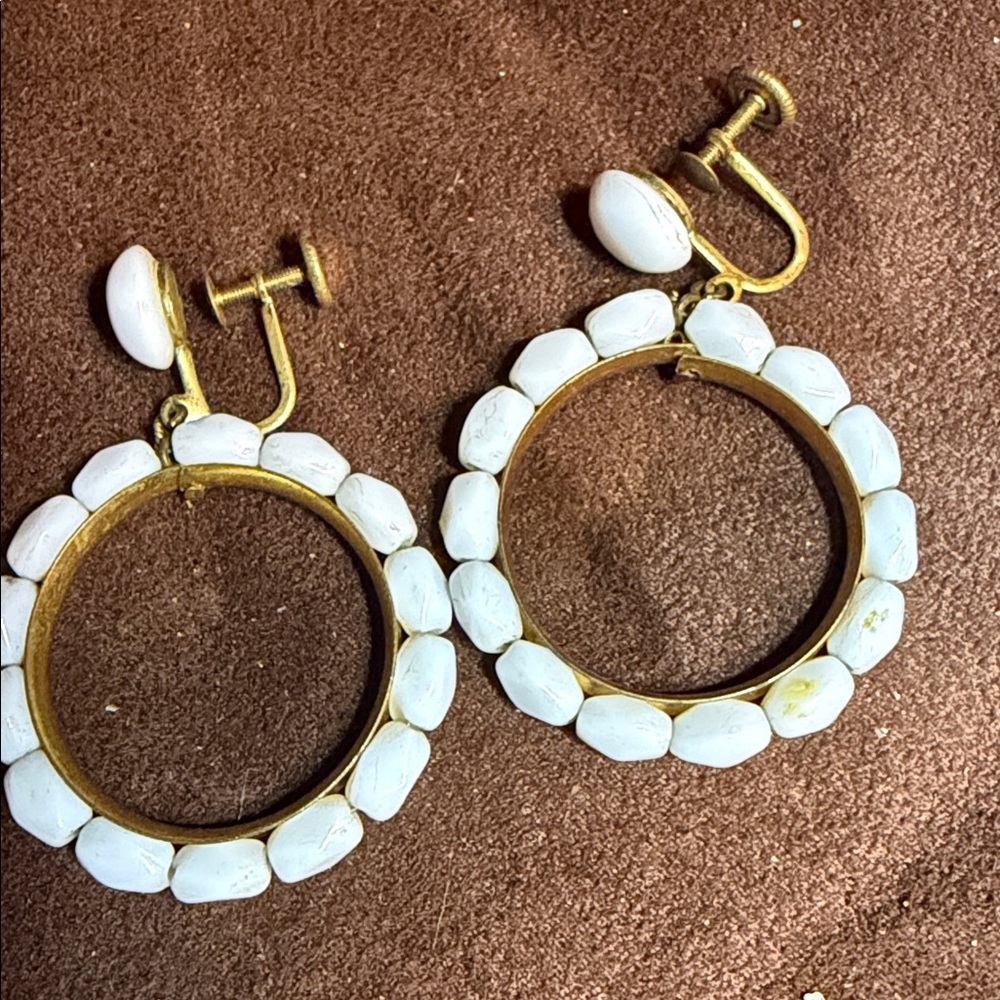 Vintage hoop milk glass  Screw Back Earrings 🐈‍⬛